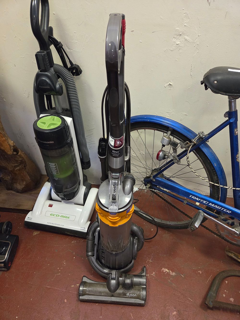 Lot 397 – Dyson Vacuum Powers on