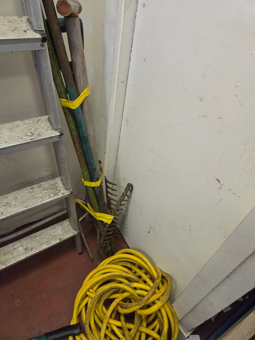 Lot 400 – A Collection of Garden Maintenance Equipment and Hand Tools