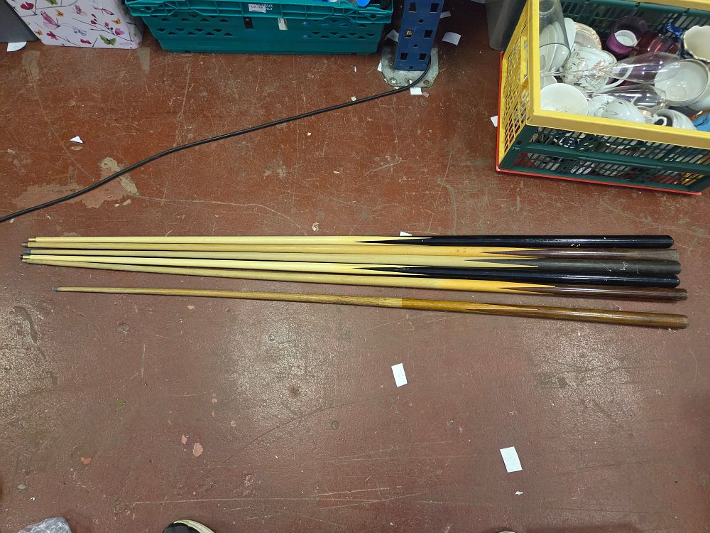 Lot 407 – A Collection of Snooker and Billiard Cues