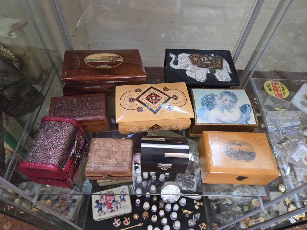 Lot 608 – A Collection of Decorative Wooden and Mixed-Media Trinket and Jewellery Boxes