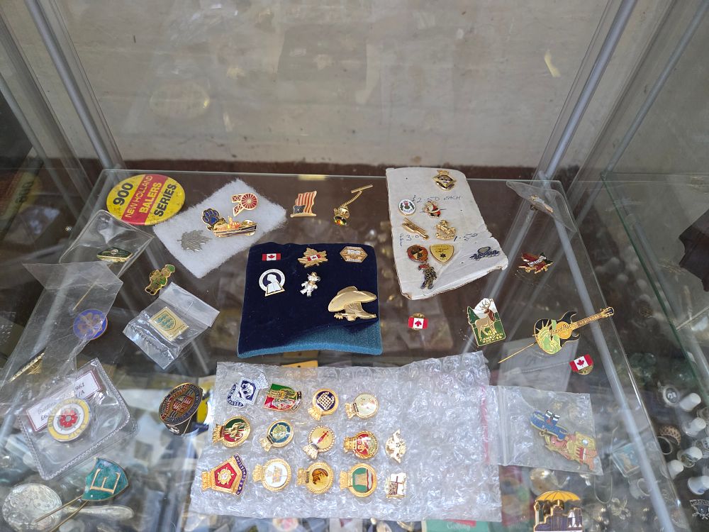 Lot 612 – A Collection of Assorted Novelty Commemorative and Souvenir Enamel Pin Badges and Tie Tacks