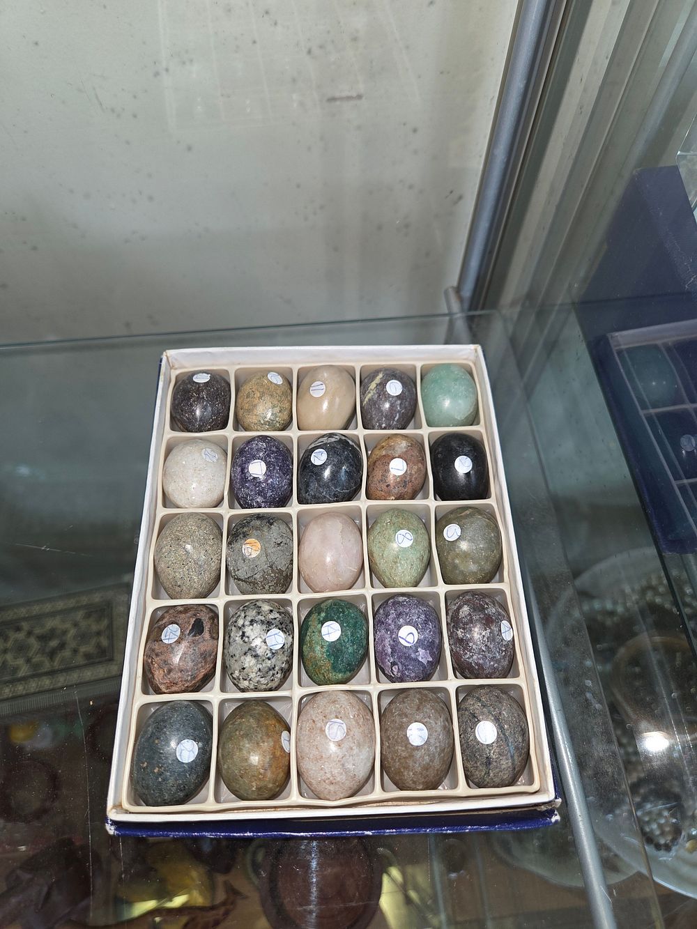 Lot 611 – A Collection of Twenty-Five Polished Semi-Precious Stone Eggs