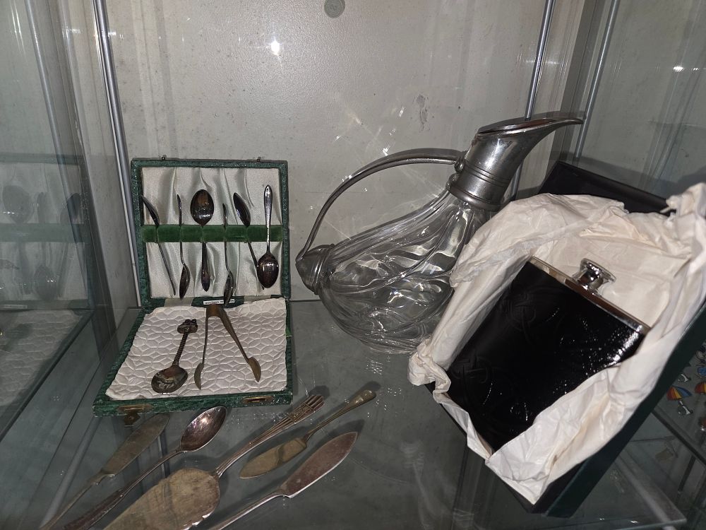 Lot 619 – An Assortment of Silver-Plated and Glass Tablewares including a Claret Jug, Cased Flatware, and a Leather-Wrapped Hip Flask