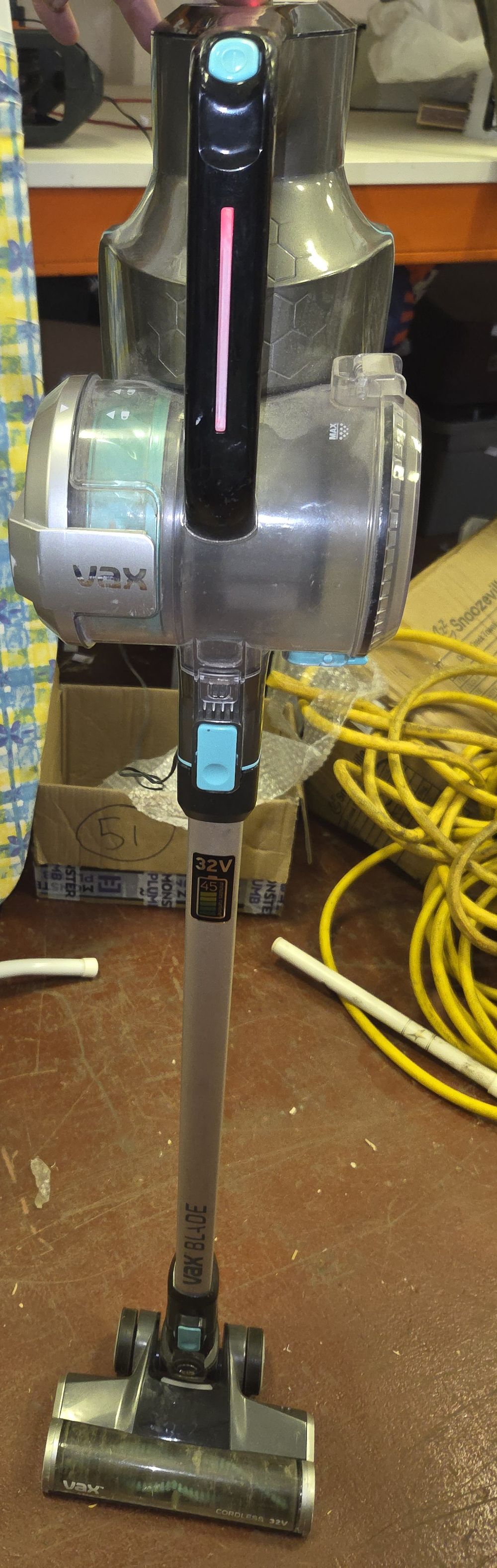 Lot 164 – Vax Blade 32V Cordless Stick Vacuum Cleaner