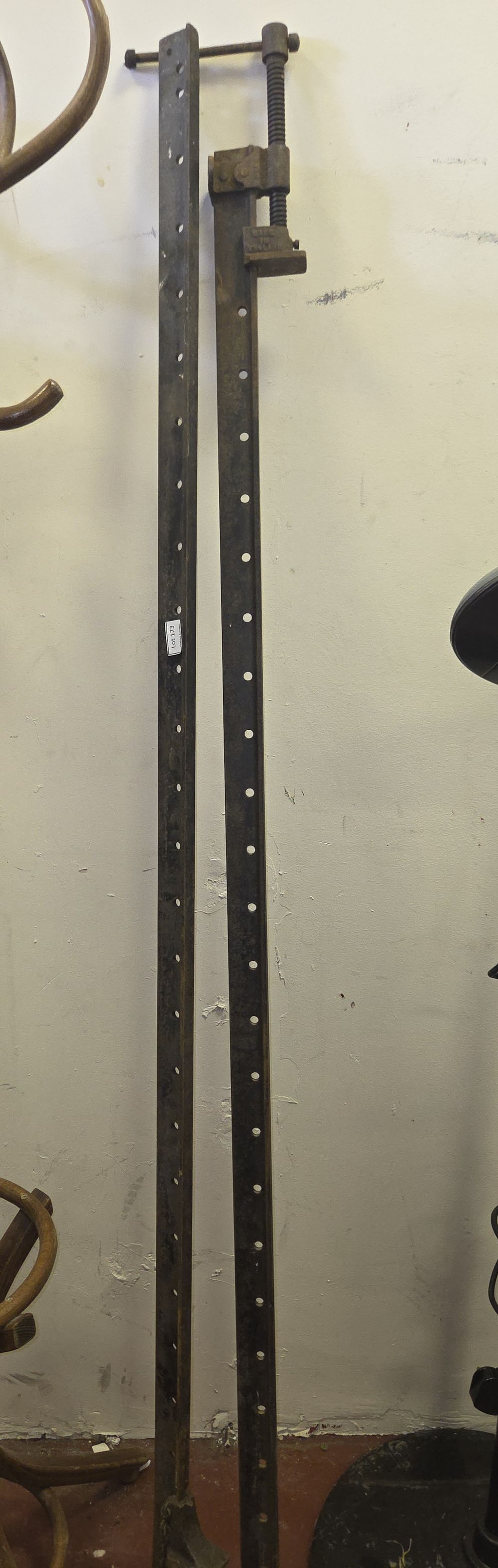 Lot 173 – A Pair of Vintage Heavy-Duty T-Bar Sash Clamps