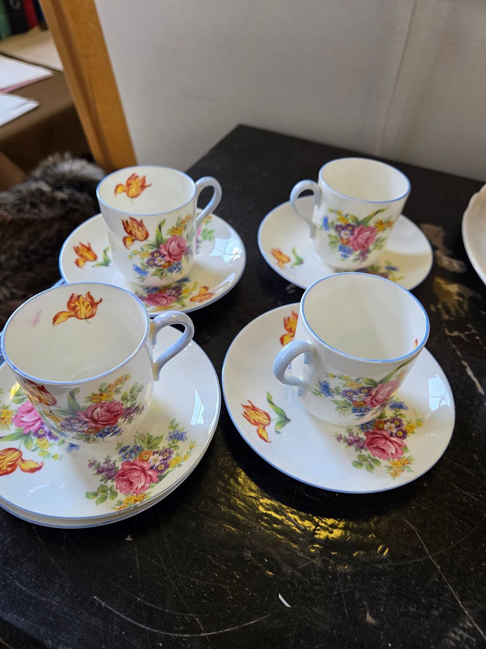 Lot 159 – A Set of Four Shelley Dainty Shape Fine Bone China Cups and Saucers
