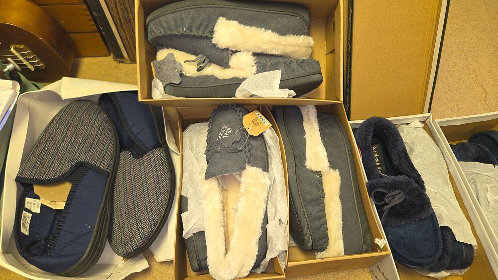 Lot 189 – Six Pairs of Assorted Men’s and Ladies’ Slippers Including Jo & Joe, Rosebank, and Zedzzz Brands