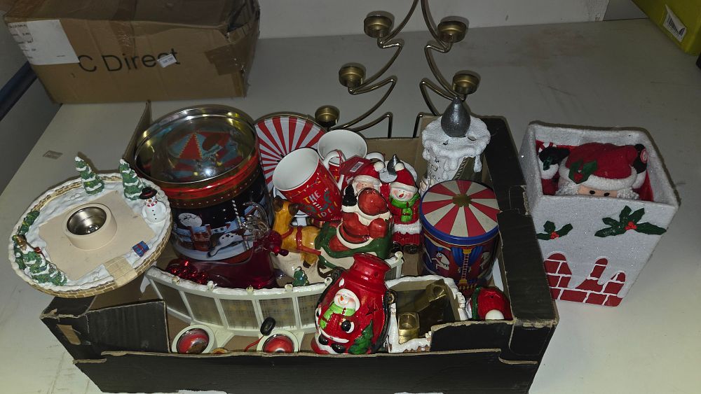 Lot 200 – An Assortment of Contemporary Christmas-Themed Decorative Items and Collectables