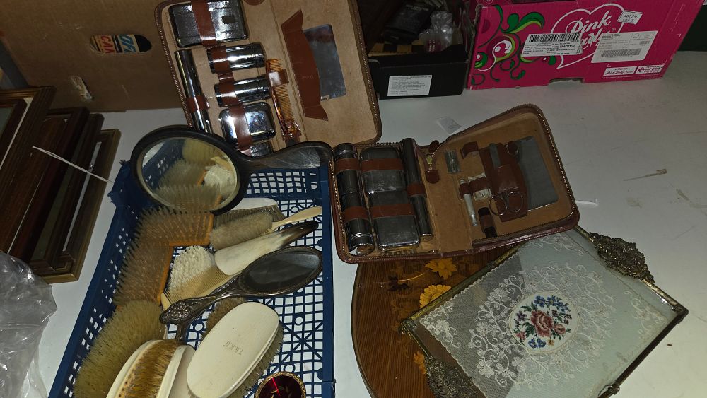 Lot 234 – A Collection of Vintage Grooming Accessories and Travel Vanity Sets