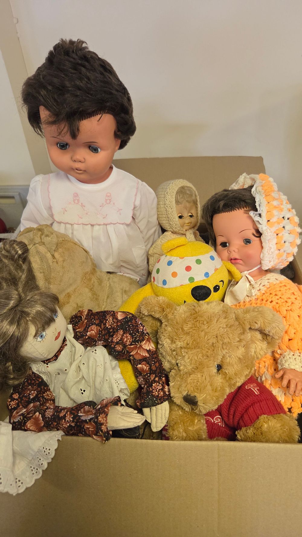 Lot 304 – A Collection of Vintage and Modern Dolls and Plush Toys