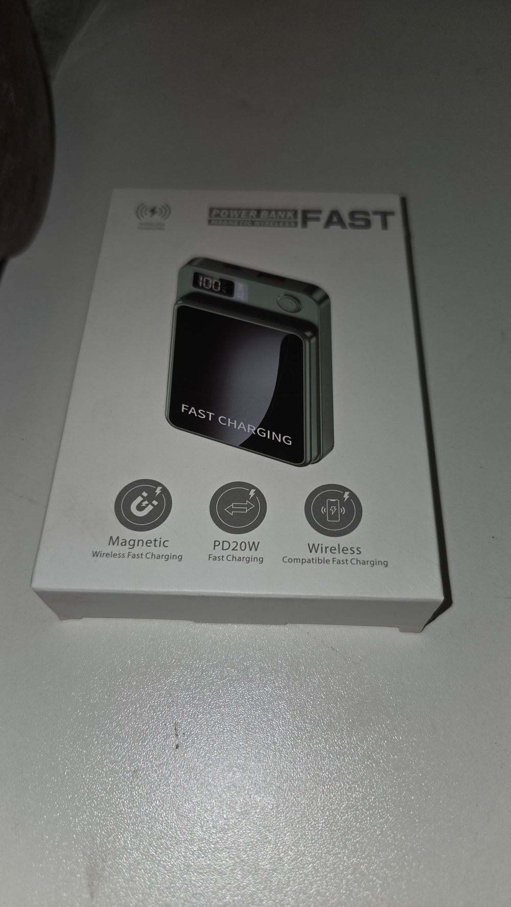 Lot 335 – A Magnetic Wireless Fast Charging Power Bank