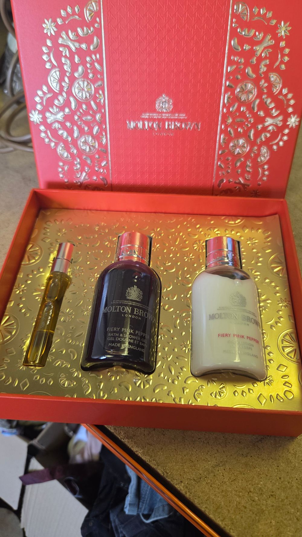 Lot 288 – A Trio of Molton Brown Fiery Pink Pepper Toiletry Items in Presentation Box