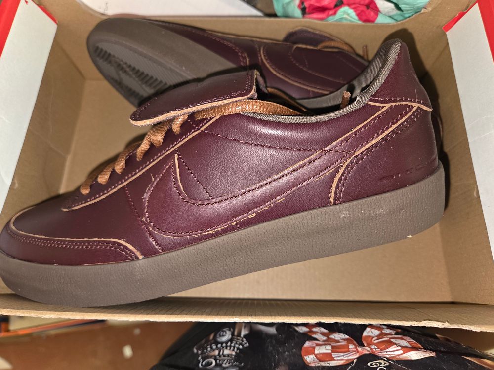 Lot 293 – A Pair of Nike Killshot 2 Leather Premium Sneakers Size 7