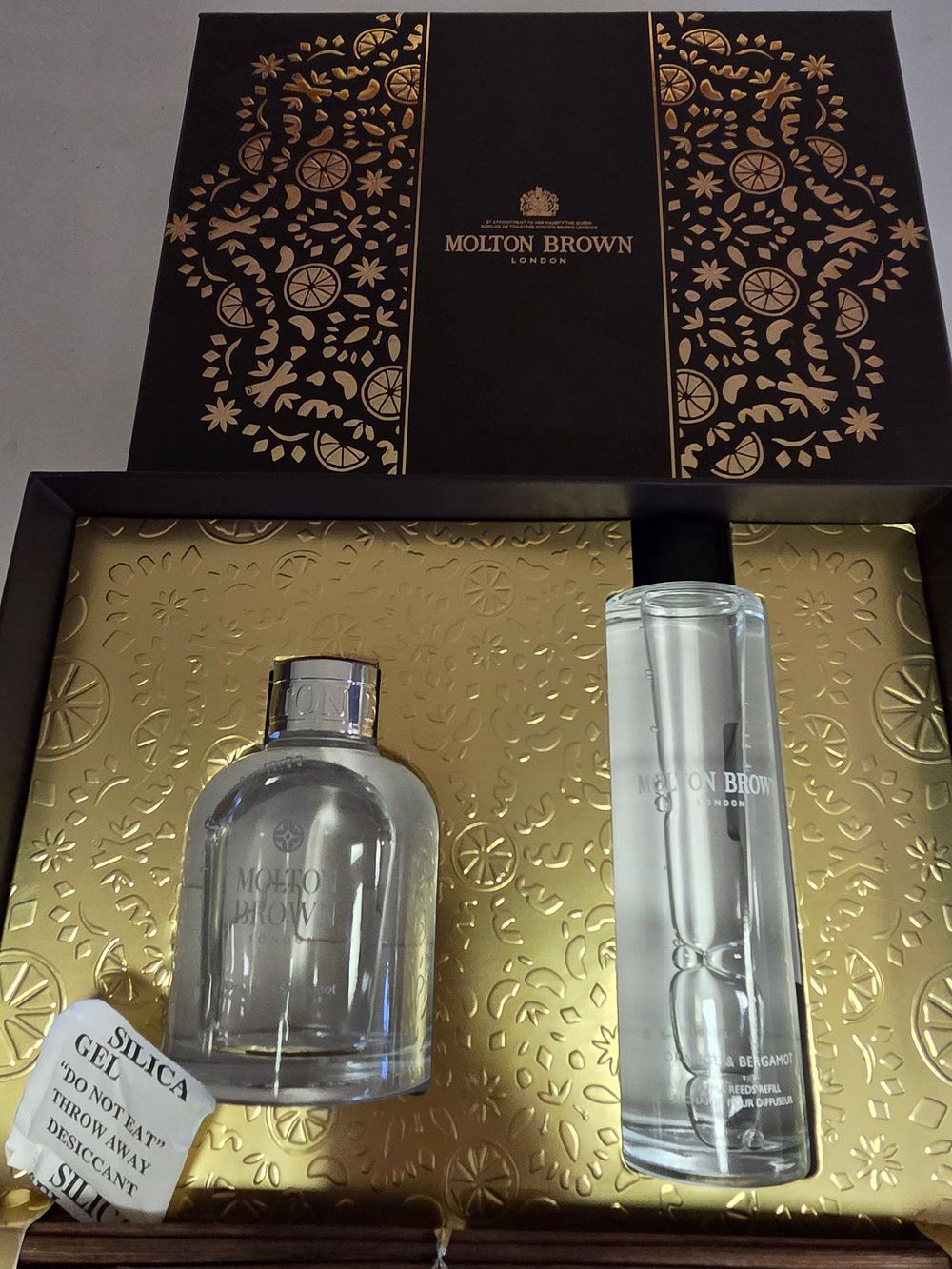 Lot 327 – A Molton Brown Orange & Bergamot Home Fragrance Gift Set