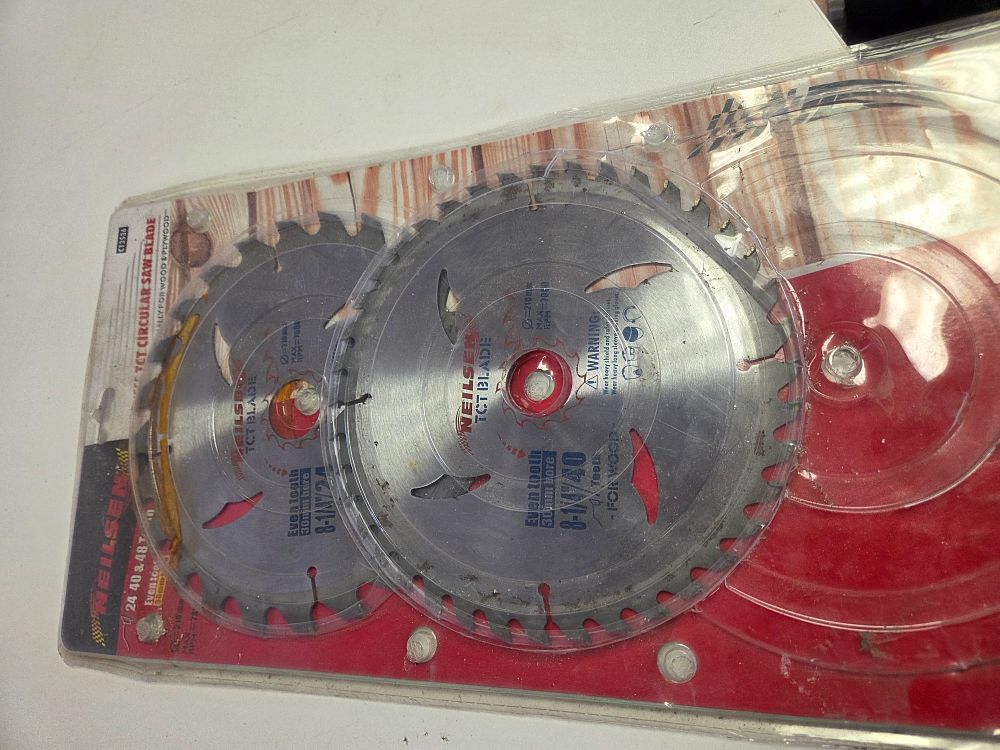 Lot 348 – A Pair of Neilsen 210mm TCT Circular Saw Blades
