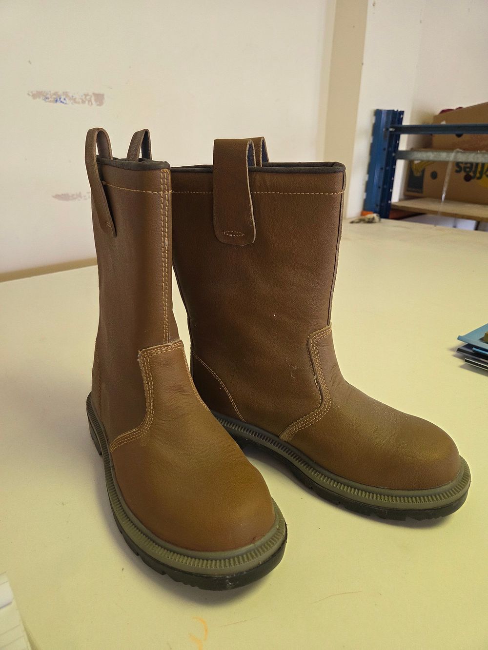 Lot 349 – A Pair of New Brown Leather Rigger-Style Work Boots Size 7