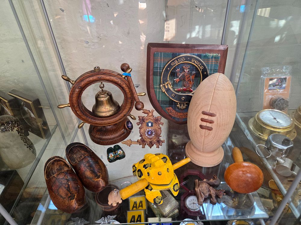 Lot 605 – A Collection of Vintage Domestic, Maritime, and Sporting Collectibles