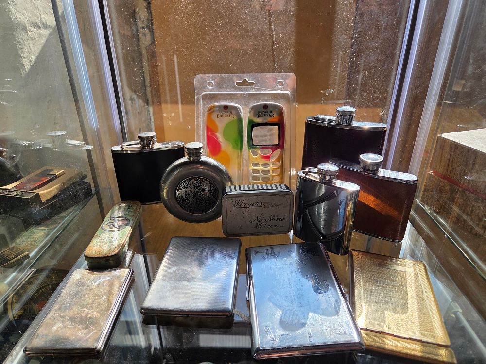 Lot 607 – A Collection of Vintage and Modern Hip Flasks, Metal Cases, and Advertising Ephemera