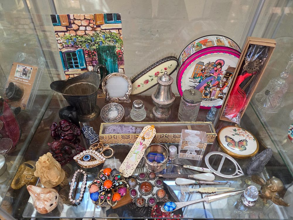Lot 621 – An Assortment of Antiques, Curios, and Collectables including Silver-Tone Ware, Costume Jewellery, and Decorative Items