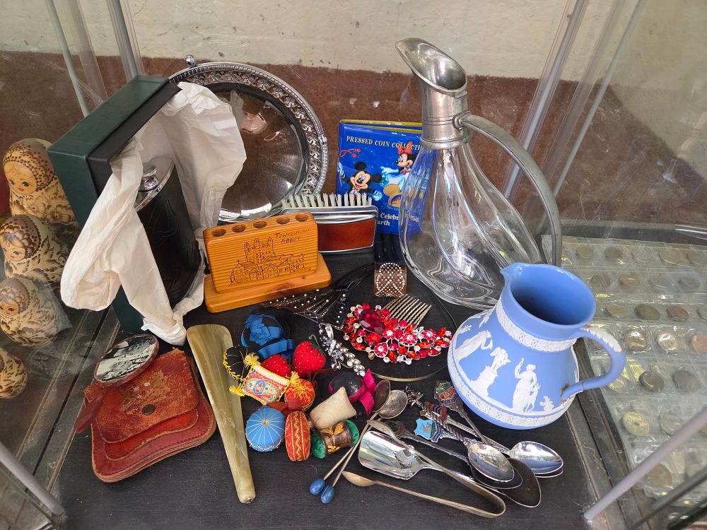 Lot 622 – A Collection of Antique and Vintage Collectibles Including Jasperware, Silver Plate, and Souvenir Items