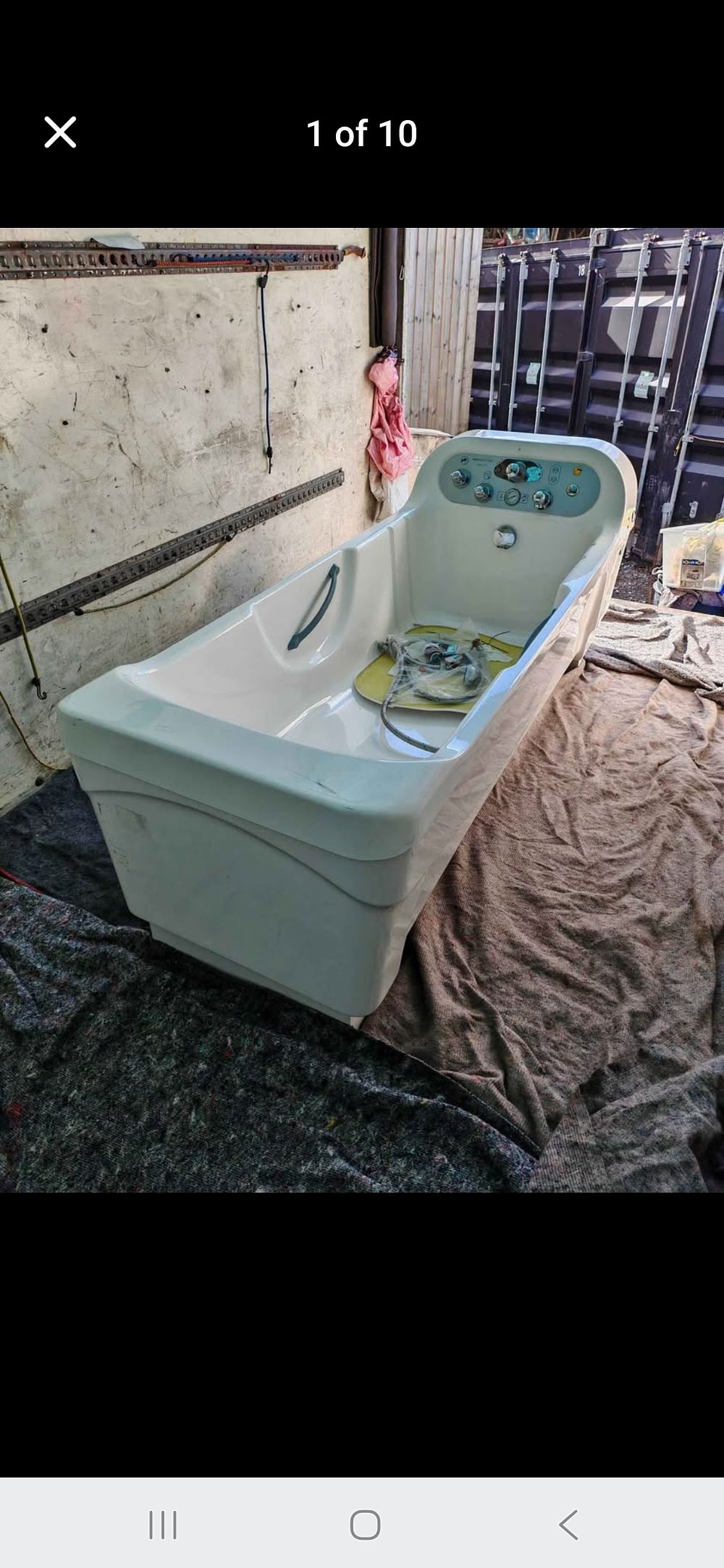 Lot 384 – An ArjoHuntleigh Classic Line Height-Adjustable Assisted Bathing System w/o