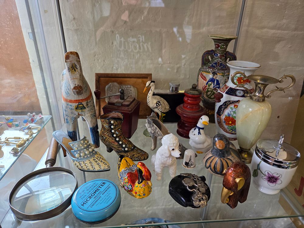 Lot 636 – A Collection of Decorative Antiques and Collectibles including a Somerset Engineers Marking Tin and Oriental Ceramics