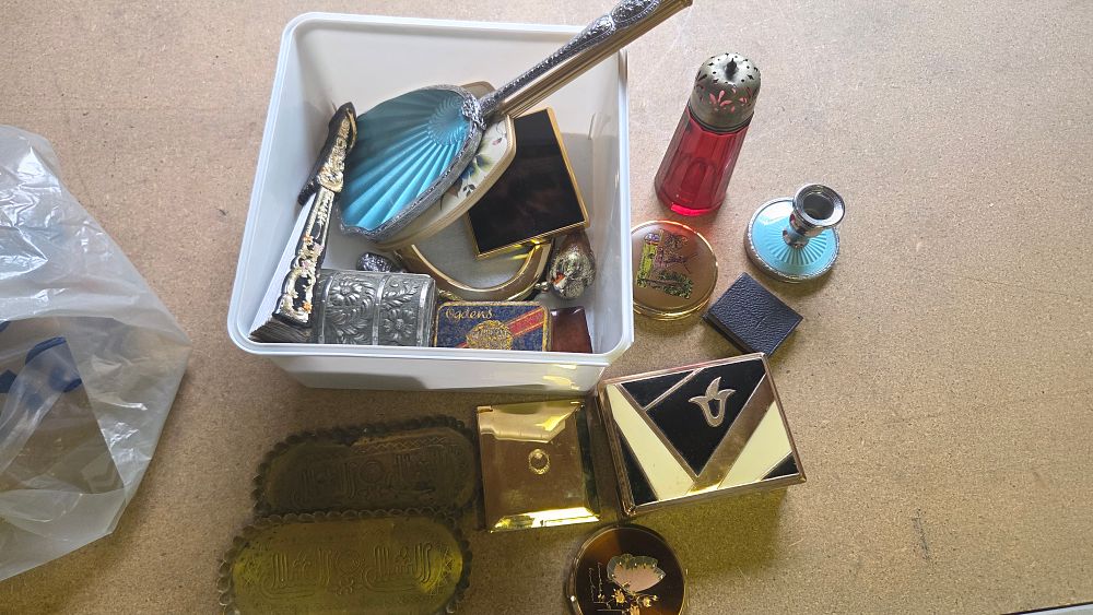 Lot 188 – A Collection of Vintage Vanity Items and Decorative Accessories