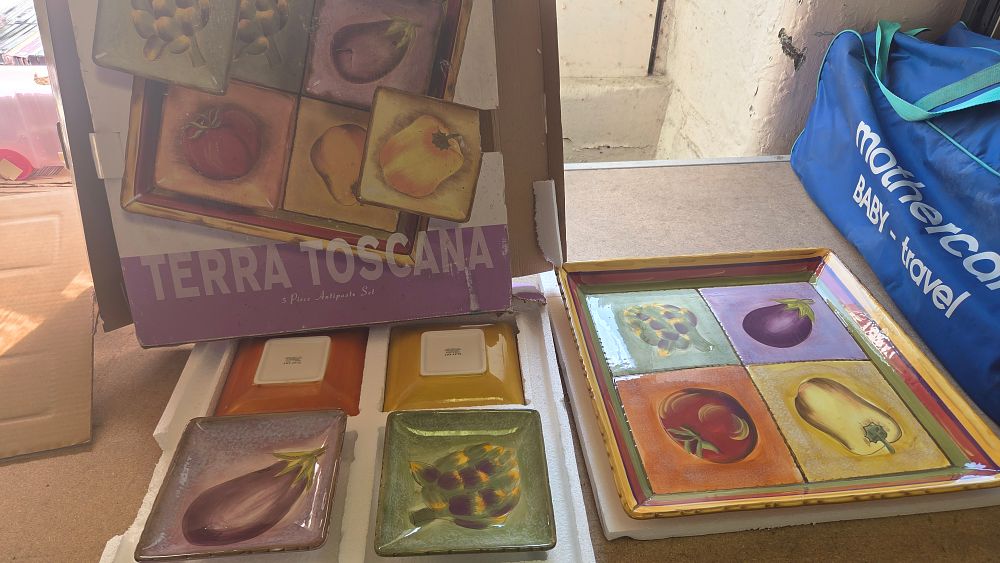 Lot 195 – A Clay Art Terra Toscana Five Piece Hand Painted Ceramic Antipasto Set