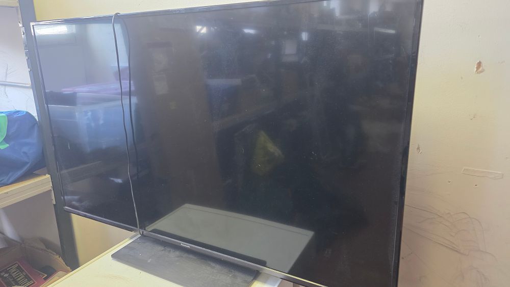 Lot 215 – Panasonic TX-55GX550B 55-Inch 4K Ultra HD Smart LED Television