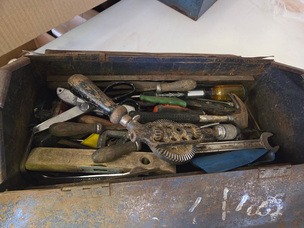 Lot 201 – An Assortment of Vintage Hand Tools including a Gordon Tools Wrench in a Metal Toolbox