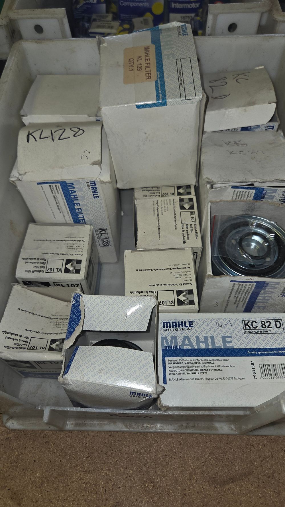 Lot 253 – An Assortment of MAHLE and MAHLE Original Automotive Filters including KL 107, KL 128, KL 129, and KC 82 D