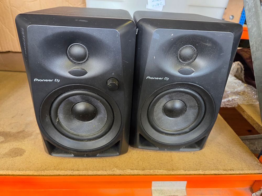 Lot 267 – A Pair of Pioneer DJ DM-40 Active Monitor Speakers