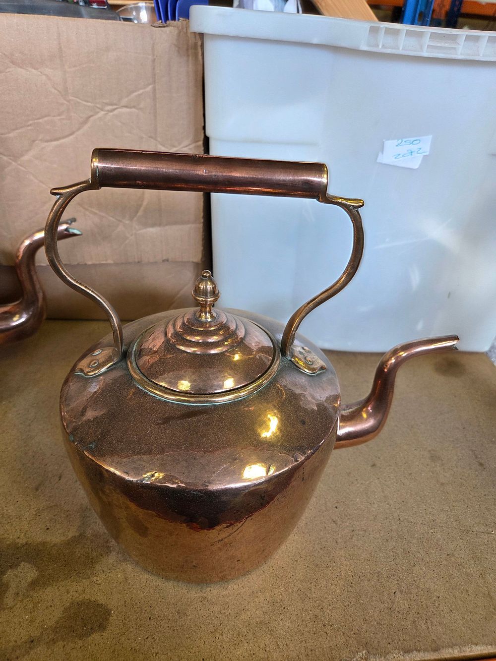 Lot 274 – A George III Hand-Hammered Copper Kettle 1.3kg