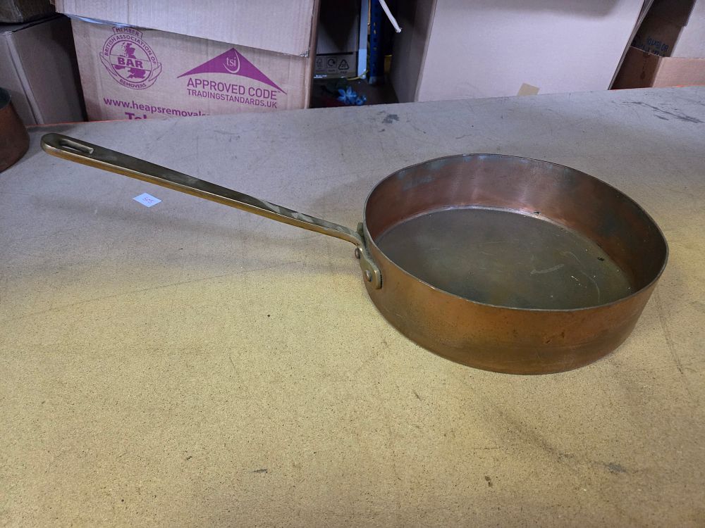 Lot 279 – A Professional Heavy-Gauge Copper Sauté Pan with Cast Brass Handle 3.7kg