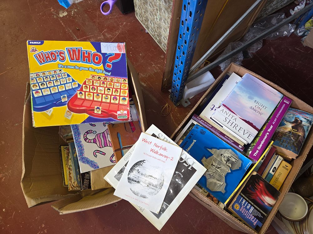 Lot 326 – A Collection of Board Games and Books including Games Galore Who’s Who? and Wisden Cricketers’ Almanack 1998