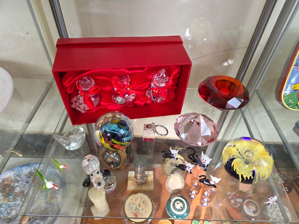 Lot 609 – A Collection of Swarovski and Decorative Lead Crystal and Art Glass Figurines