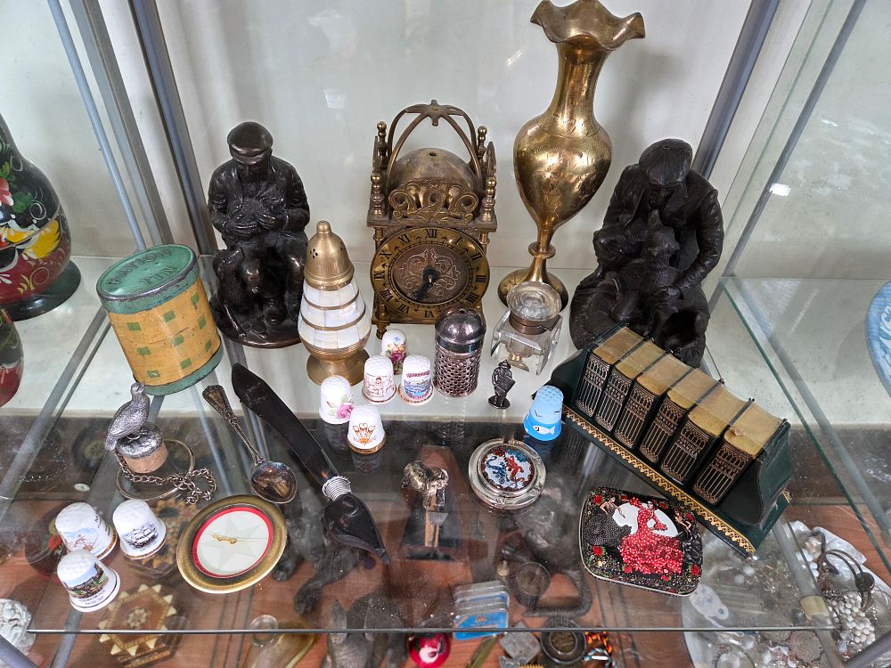 Lot 617 – An Assortment of Decorative Antiques and Collectibles Including a Brass Mantel Clock and Miniature Dictionaries