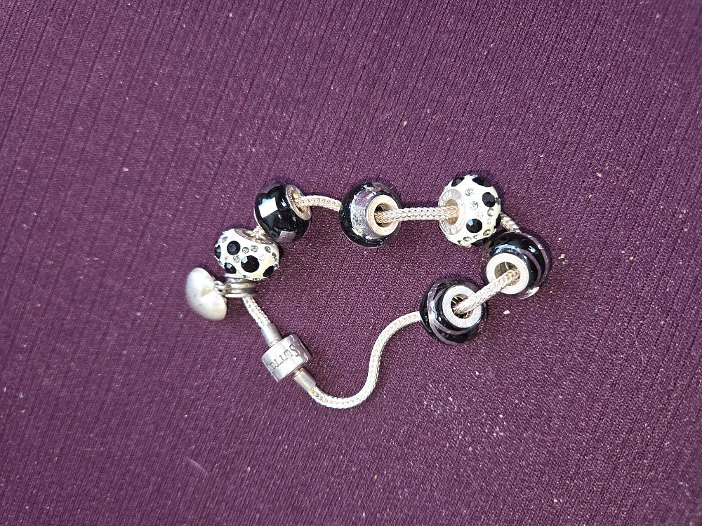 Lot 634 – A Rhona Sutton Sterling Silver Modular Charm Bracelet with Glass Beads and Heart Charm 22.28g