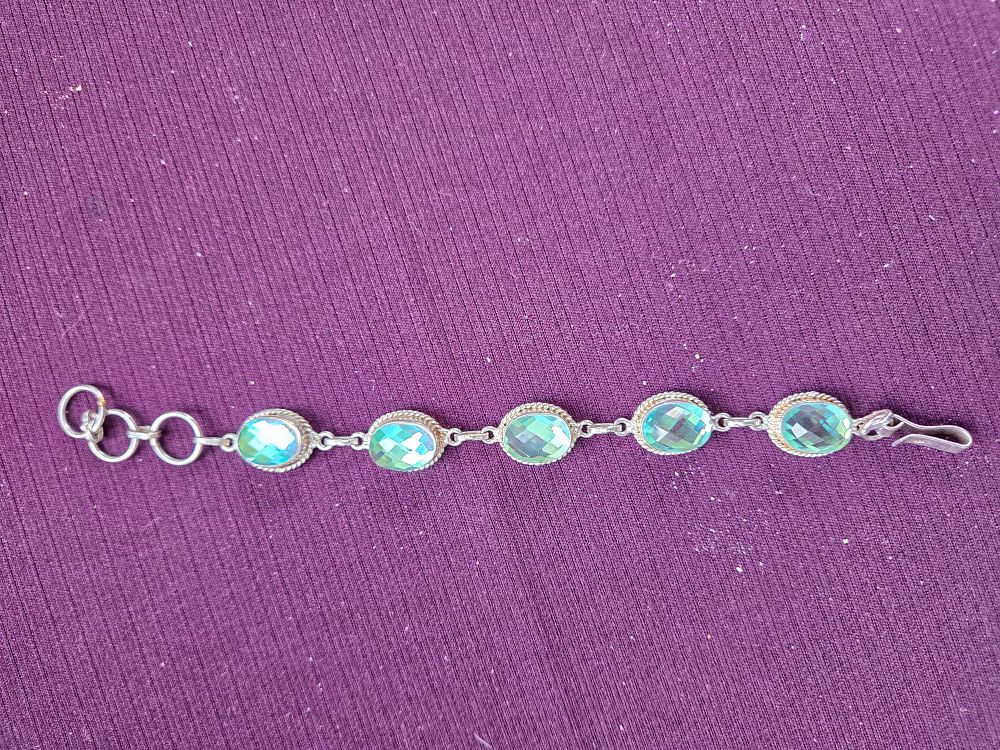 Lot 642 – A 925 Silver and Topaz Link Bracelet 19.48g