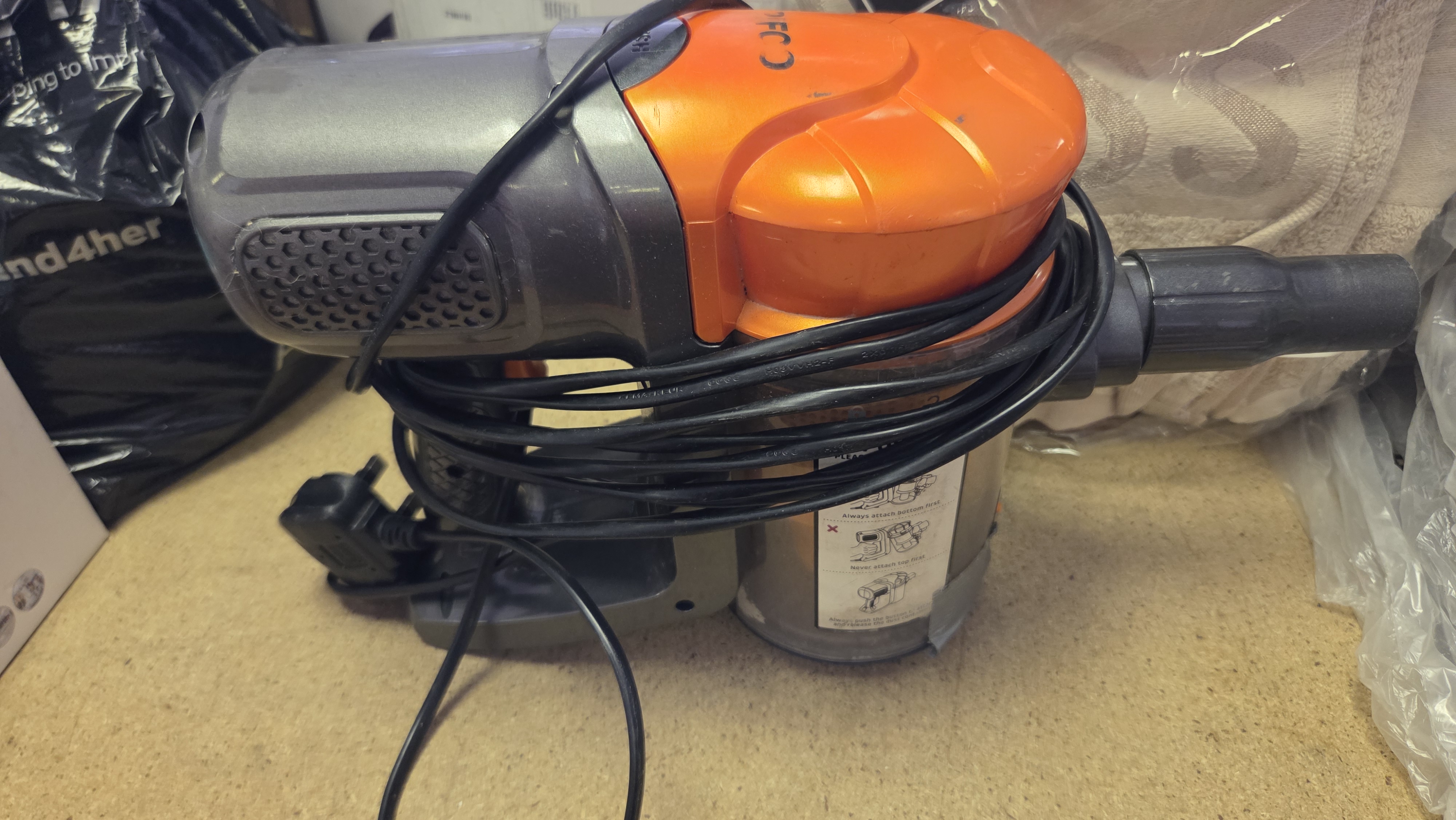 Pifco Model P28037PETS 600W Corded Handheld Vacuum Cleaner powers on