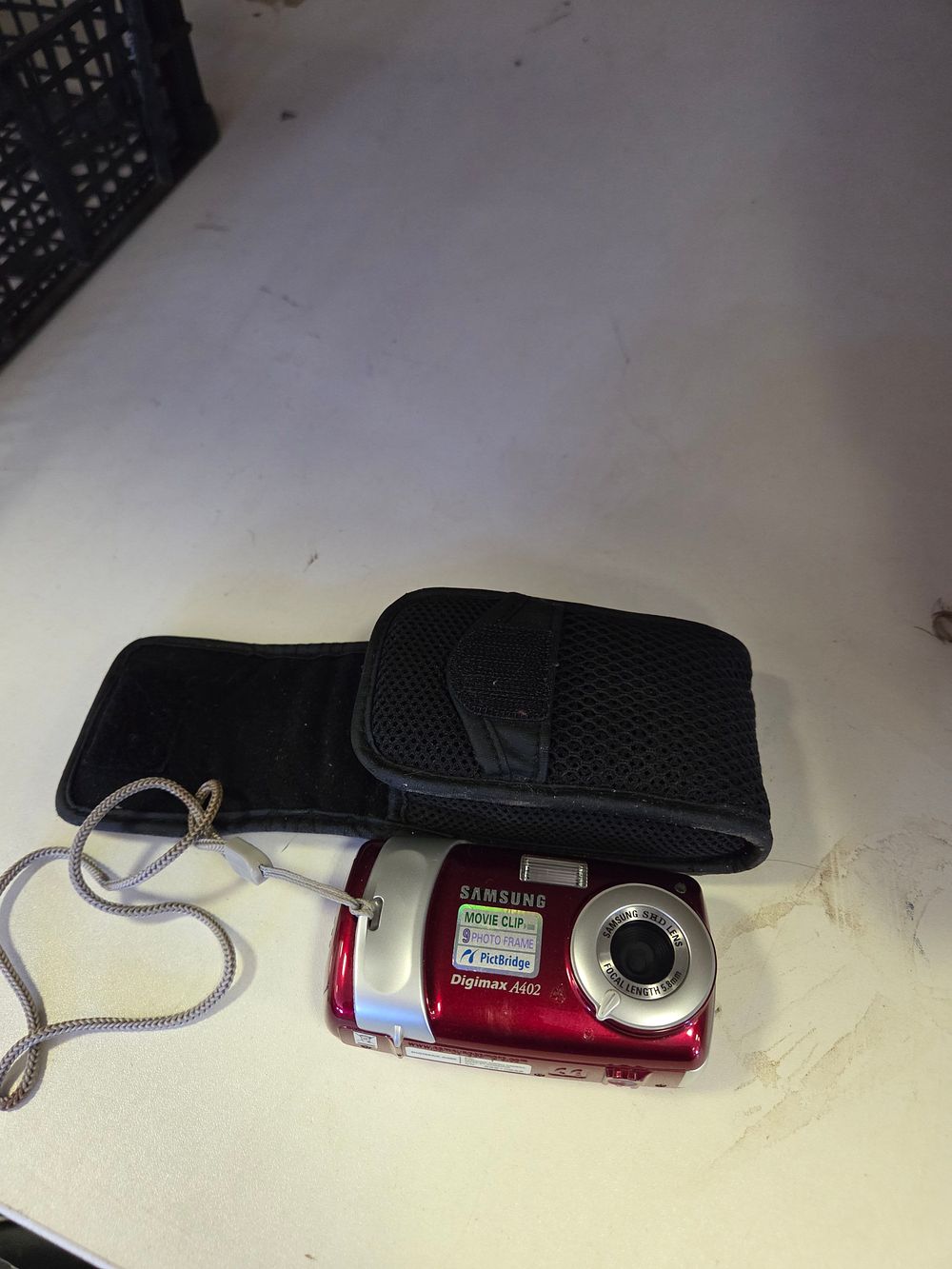 Lot 306 – Samsung Digimax A402 4.0MP Digital Compact Camera in Red Finish
