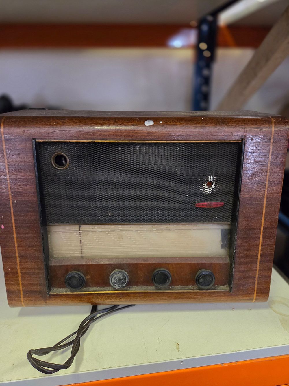 Lot 320 – A Masteradio Vintage Tabletop Valve Radio