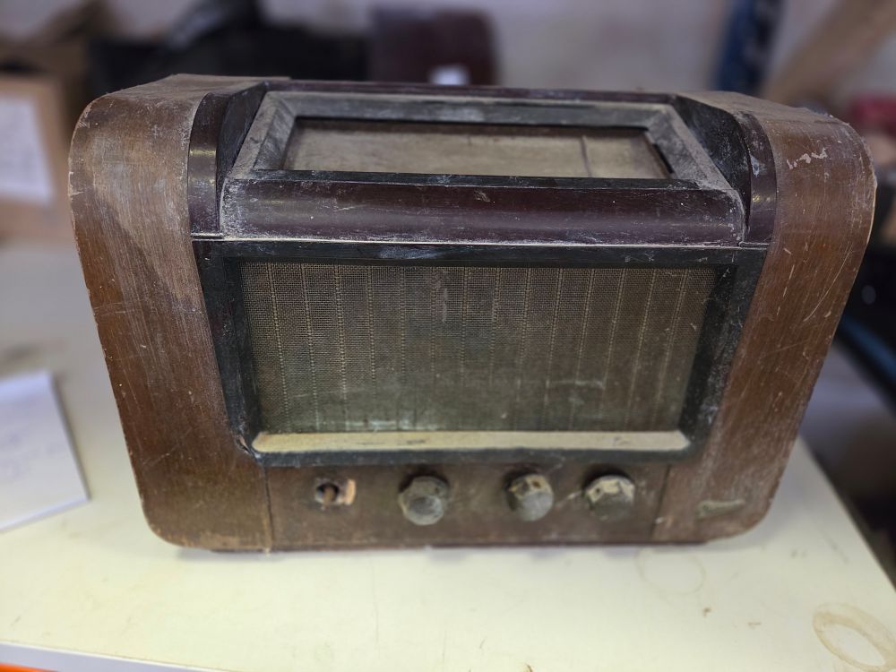 Lot 321 – Marconi T14A Tabletop Valve Radio Receiver