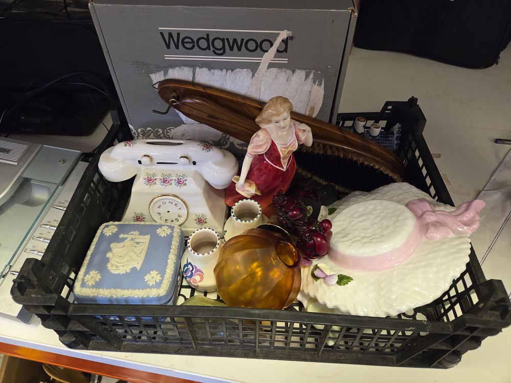 Lot 322 – A Collection of Assorted Decorative Ceramics, Glassware and Household Items including Wedgwood