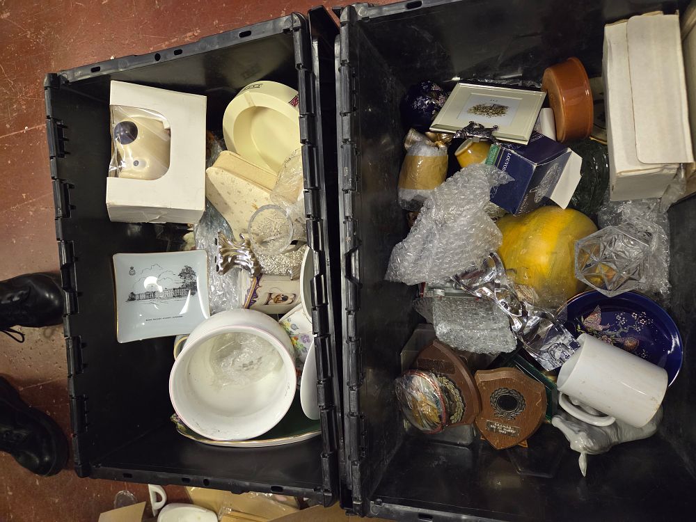 Lot 325 – An Assortment of 20th-Century Ceramics, Glassware, and Decorative Collectables
