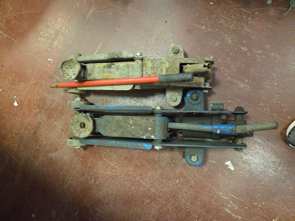 Lot 330 – Two Hydraulic Trolley Jacks