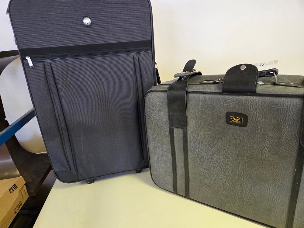 Lot 333 – Two Pieces of Soft Sided Luggage Including a Mac Rossi Overnight Bag and a Large Upright Suitcase
