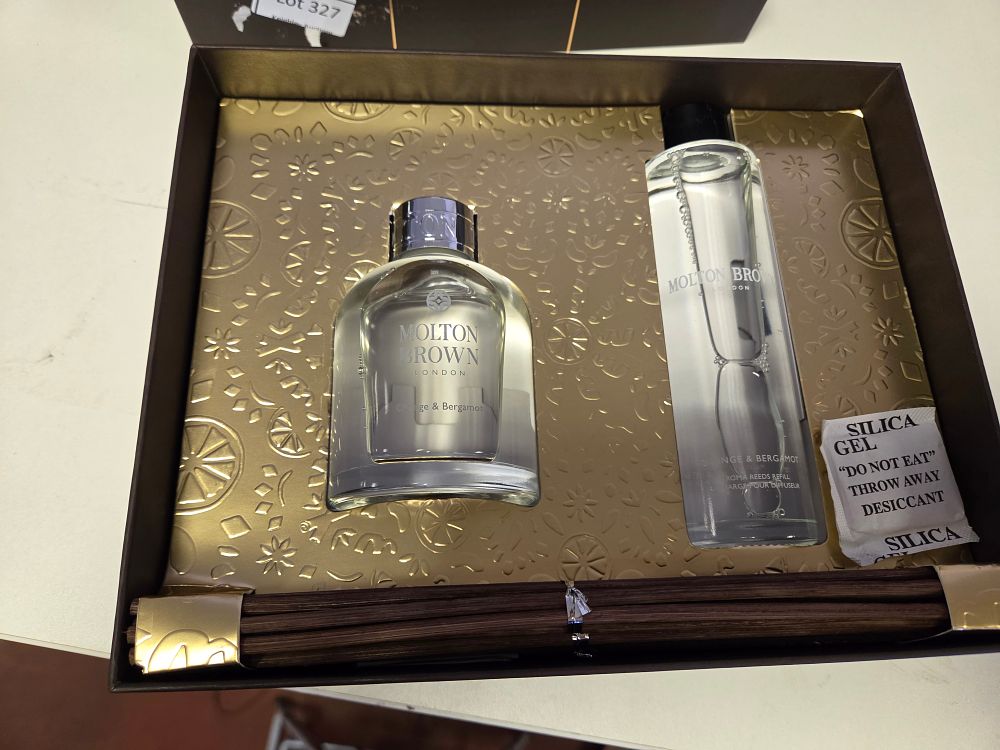 Lot 355 – A Molton Brown Orange and Bergamot Aroma Reeds Gift Set