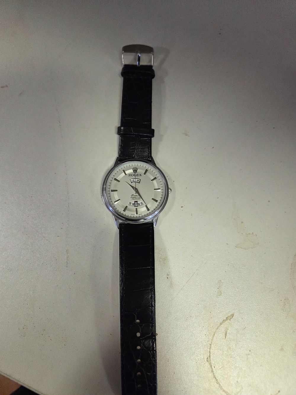 Lot 373 – Gentlemen’s silver-toned wristwatch with day and date complications and black leather strap