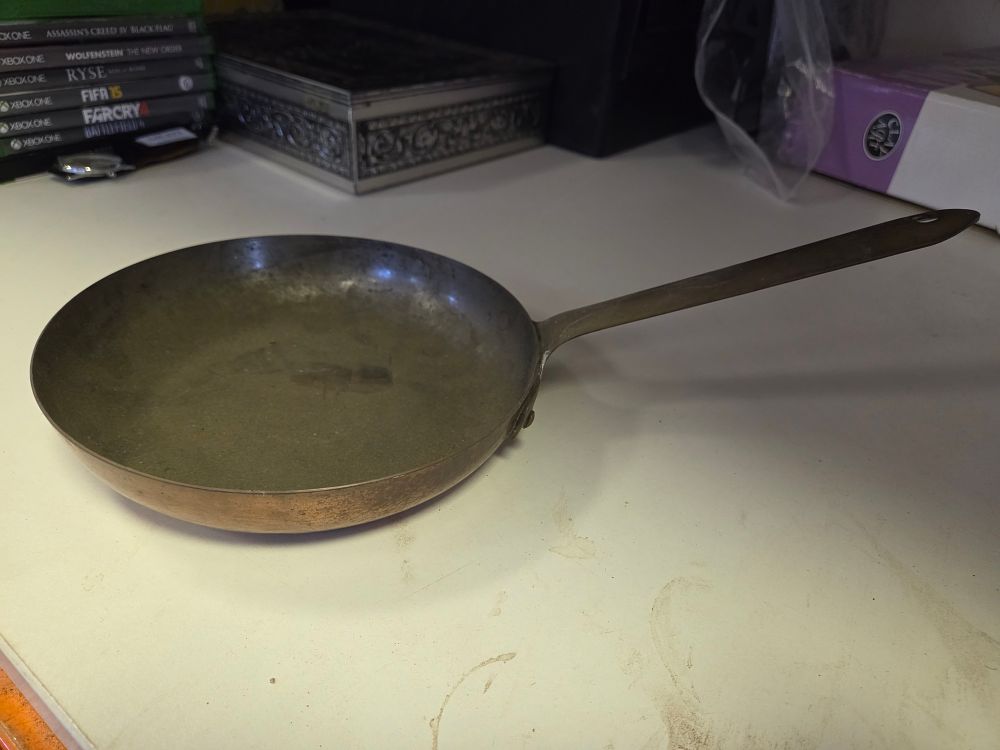 Lot 375 – A Professional Grade Heavy Gauge Copper Frying Pan with Riveted Iron Handle